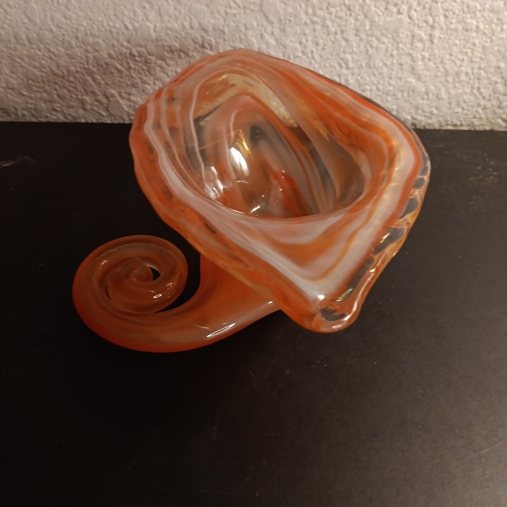 GORGEOUS VTG Sooner Orange Swirl Glass 8" Cornucopia Vase.